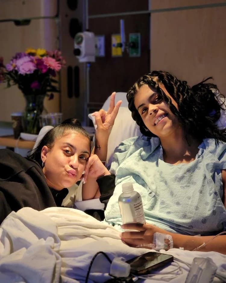Rossy M. Peralta beside her sister in her hospital bed